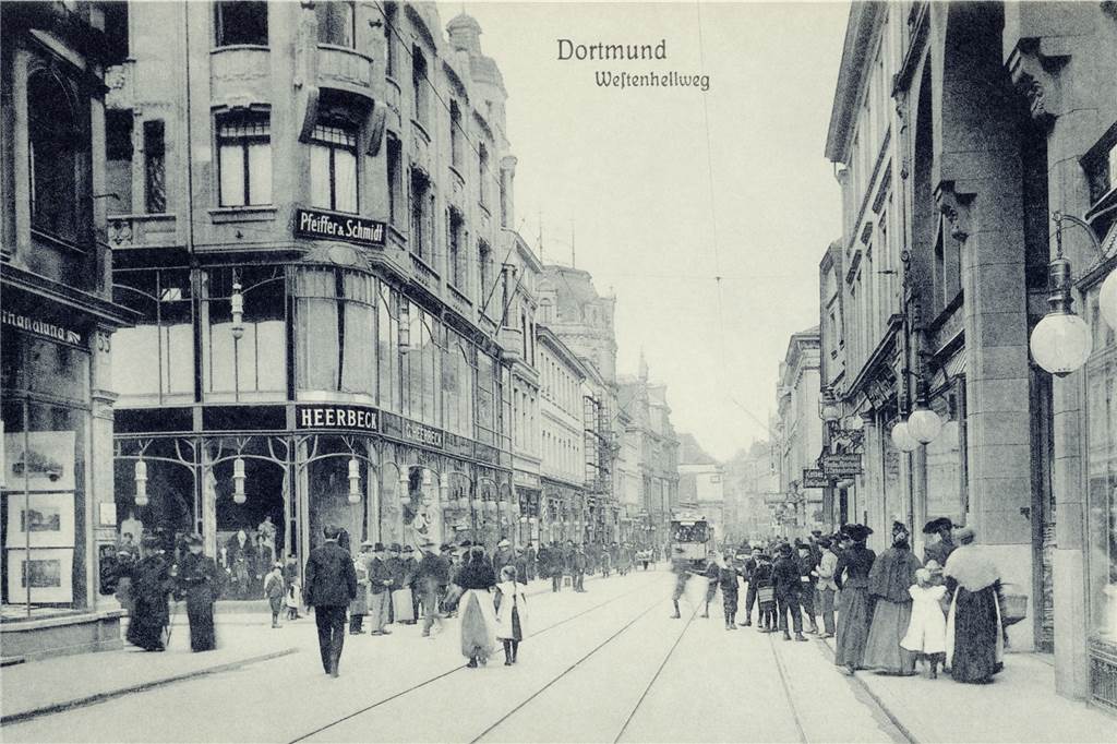 Straßenbahnen und Fußgänger belebten vor allem in den 1920er Jahren den Westenhellweg.