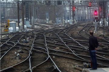 Streikende Eisenbahner hatten auch schon am 9. April weite Teile des Zugverkehrs in Frankreich lahmgelegt. Foto: Thibault Camus/AP