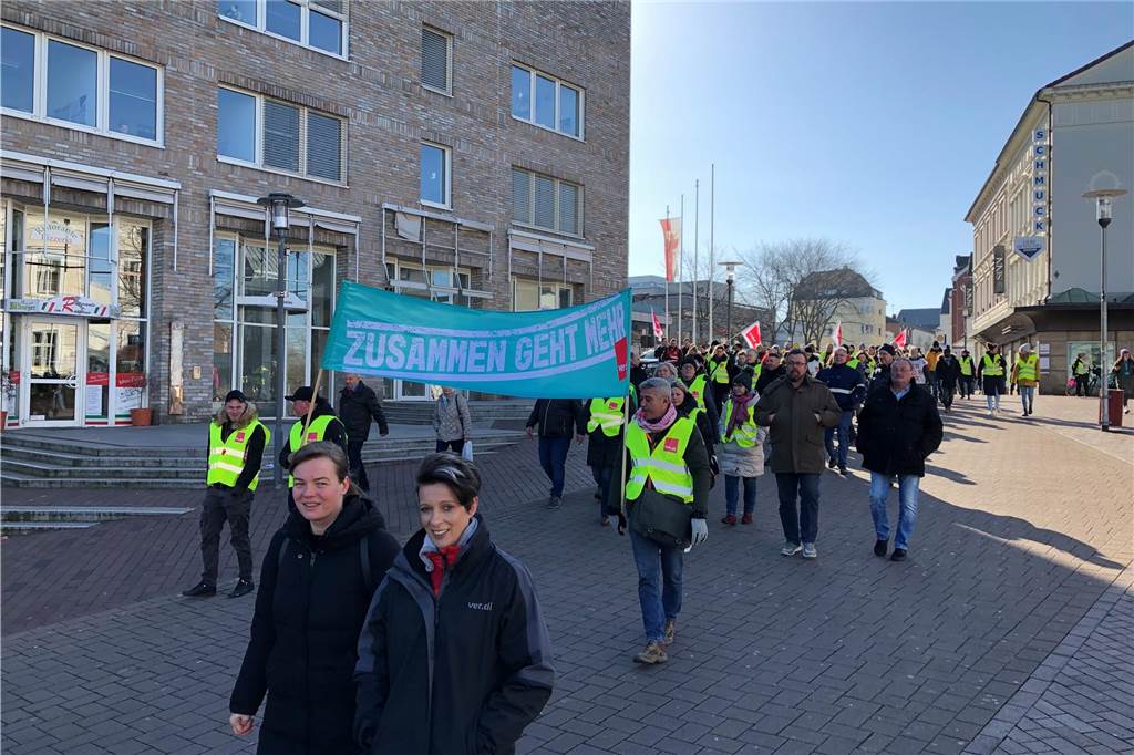 Wenn Verdi sich durchsetzt, zahlt der Kreis Unna 6,5 Millionen Euro mehr Streikende beteiligen sich am Warnstreik im Öffentlichen Dienst in Unna am Donnerstag (2. März 2023).
