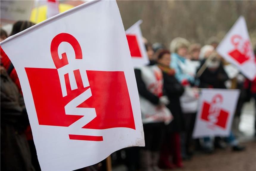 Lehrer greifen Beamten-Streikverbot an Streit um Beamte: Die Rolle der Staatsdiener steht auf dem Prüfstand. Foto: Marc Tirl/Illustration