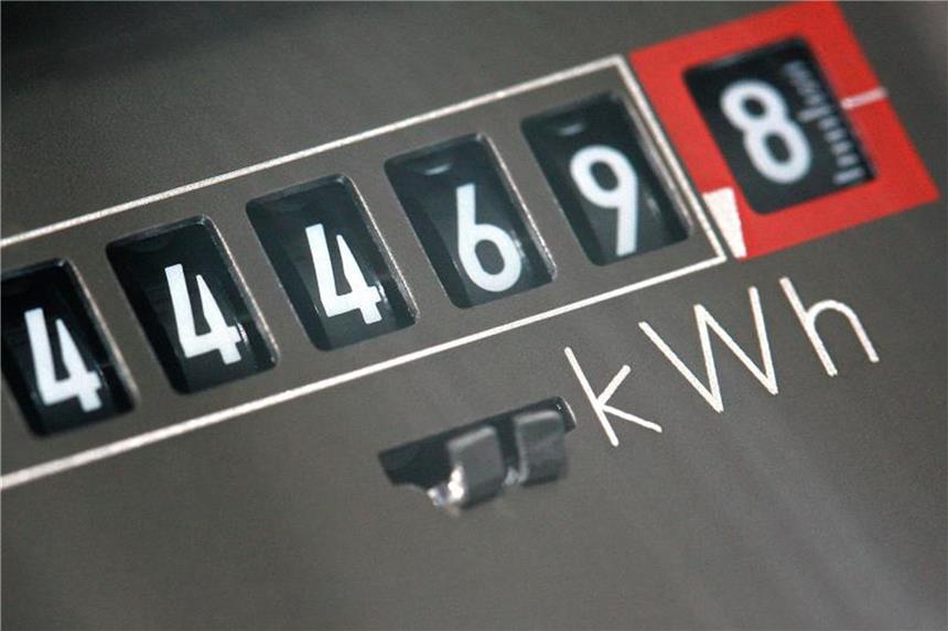 Strom und Gas: So finden Kunden einen günstigeren Anbieter Stromkosten können die Haushaltskasse belasten. Allerdings können Verbraucher die Ausgaben mit dem Wechsel zu einem günstigen Versorger vergleichsweise einfach senken. Foto: Jens Büttner/dpa