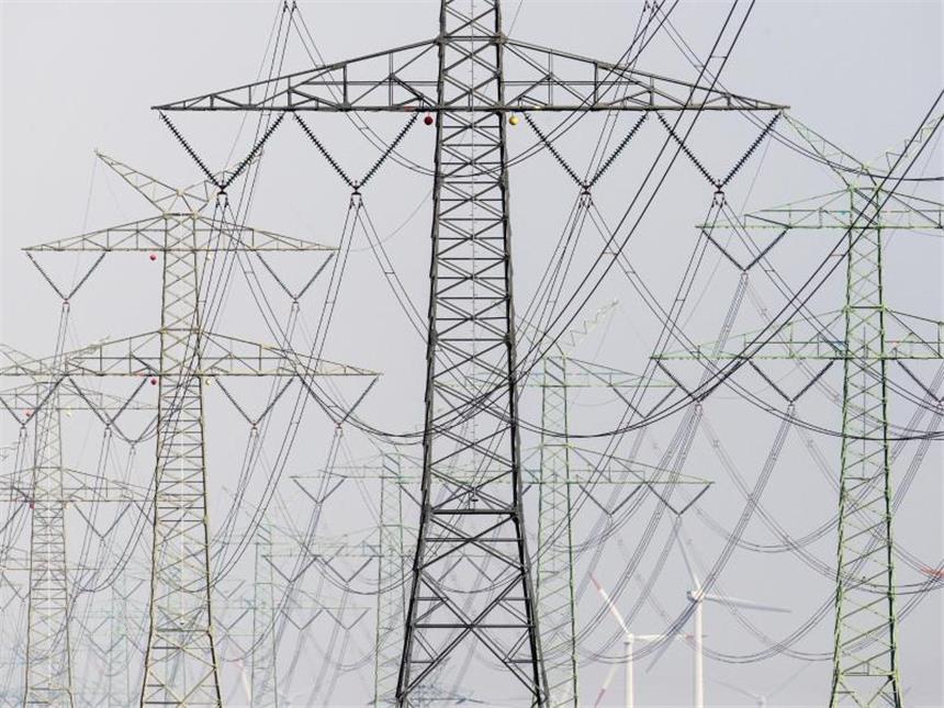 Inflation im Mai bei 1,5 Prozent Stromleitungen bei Wewelsfleth in Schleswig-Holstein: Vor allem der Anstieg der Energiepreise schwächte sich deutlich ab. Foto: Daniel Reinhardt