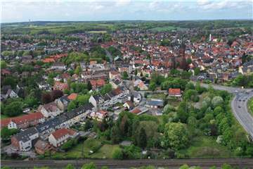 Studenten der Technischen Universität Dortmund haben Ideen entwickelt, wie das zwischen Bahnlinie und Bundesstraße gelegene Gebiet Pastors Kamp als Urbanes Gebiet bebaut werden könnte. Hier soll Wohnen in der Nachbarschaft von Gewerbe möglich werden.