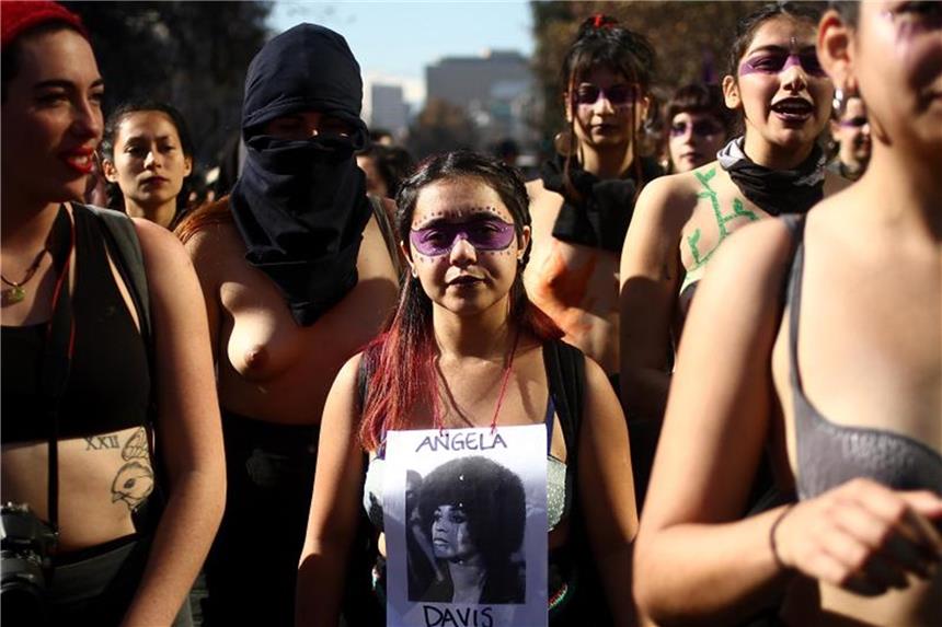 Tausende Frauen demonstrieren in Chile gegen Diskriminierung Studentinnen demonstrieren in Chile. Quelle: Hans Scott/AgenciaUno Foto: Hans Scott