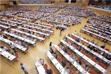 Studierende wegen nicht bestandener Klausuren klagen. Ein automatischer Anspruch auf Schadensersatz besteht jedoch nicht. Foto: Georg Hochmuth/APA