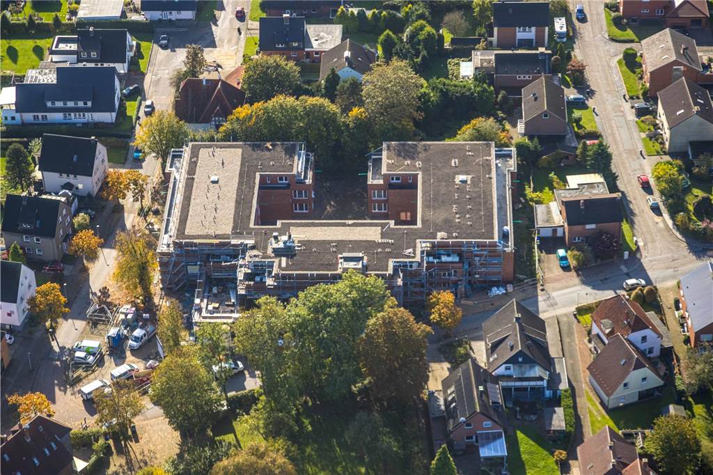 Stück für Stück ist das Caritas-Seniorenzentrum auf dem früheren Marktplatz in Bork dieses Jahr in die Höhe und in die Breite gewachsen. Im März 2025 sollen die ersten Bewohner einziehen. Das Gebäude bietet 52 Vollzeit-Pflegeplätze, 14 Service-Wohnungen und zehn Kurzzeitpflegeplätze. Begonnen haben die Bauarbeiten vor Ort Anfang 2023.