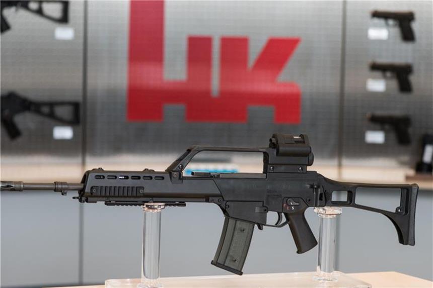 Ermittlungen gegen Heckler & Koch wegen Bestechung Sturmgewehr G36 in einem Ausstellungsraum des Waffenherstellers Heckler&Koch. Foto: Patrick Seeger