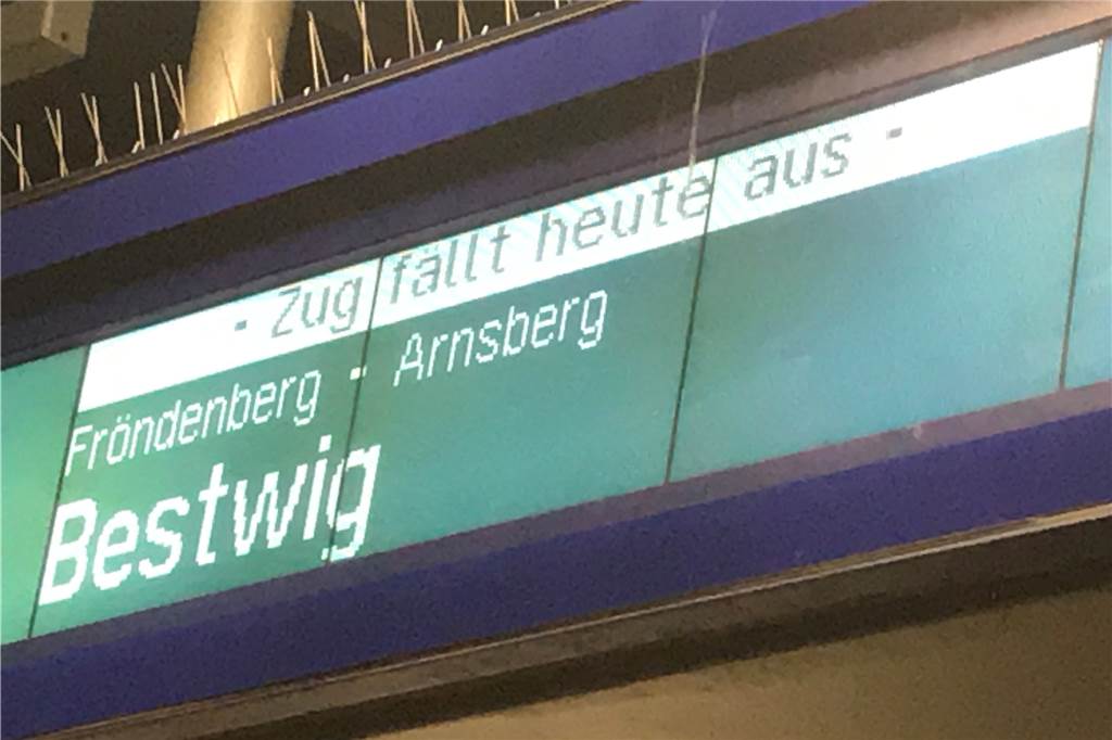 Sturmtief Sabine bringt den Zugverkehr in Schwerte zum erliegen.