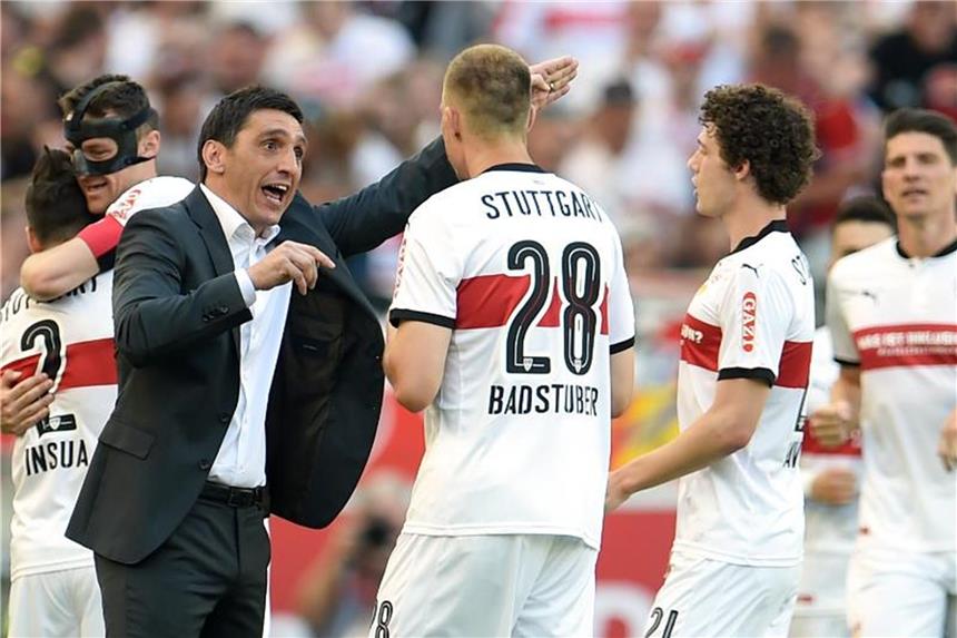 Europa League würde Chancen auf Badstuber nicht verbessern Stuttgarts Holger Badstuber (Mitte) hat die Erwartungen an ihn mehr als erfüllt. Foto: Andreas Gebert