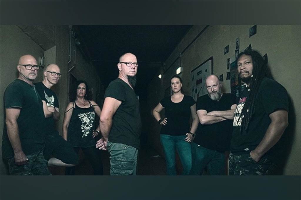 Stytches. Eingängiger powerful Rock with energetic Vocals, krachend harmonischer Rock, kein Prog, kein Grunge. Sa.(15.15 Uhr).
