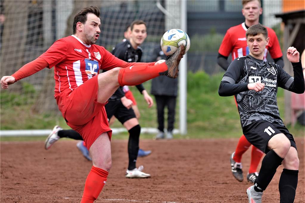 Kreisliga A1 RE: Alle Zu- und Abgänge in der großen Übersicht Suat Acar (l.) hat den FC Rot-Weiss Dorsten verlassen und ist zu einem Ligakonkurrenten gewechselt.