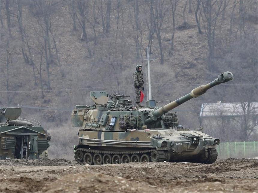 Südkorea verhängt neue Sanktionen gegen Nordkorea Südkoreanische Soldaten bei dem gemeinsam mit den USA abgehaltenem Manöver auf der südkoreanischen Halbinsel. Foto: Jeon Heon-Kyun