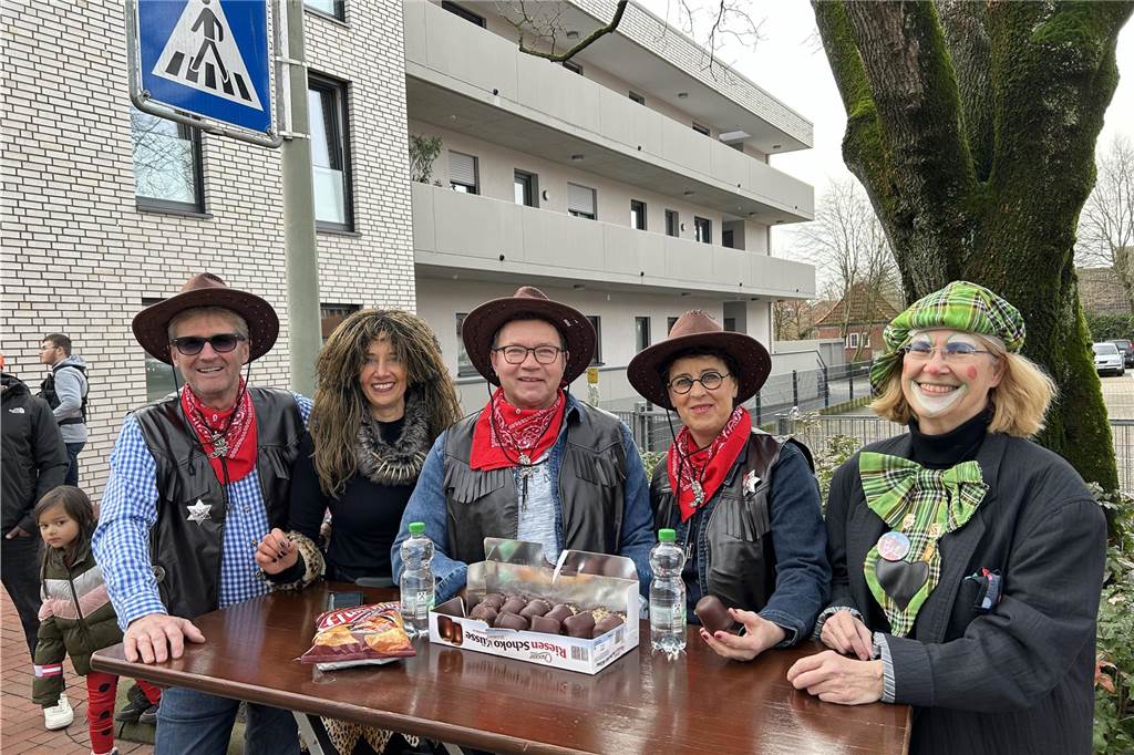 Südlohn ist bunt und närrisch: Das zeigten durch die Bank alle Teilnehmer beim gelungenen Karnevalsumzug 2024.
