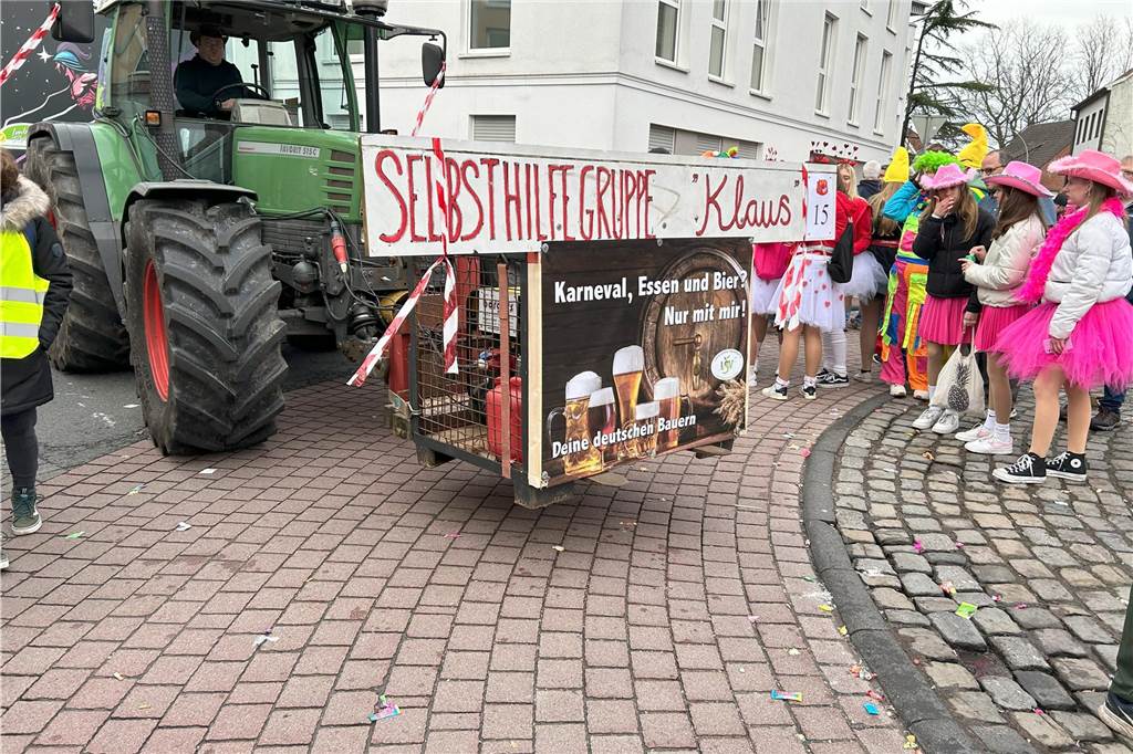 Südlohn ist bunt und närrisch: Das zeigten durch die Bank alle Teilnehmer beim gelungenen Karnevalsumzug 2024.