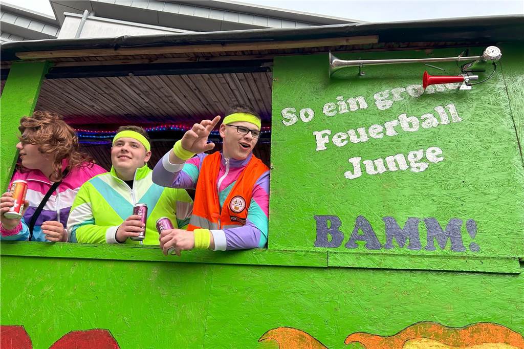 Südlohn ist bunt und närrisch: Das zeigten durch die Bank alle Teilnehmer beim gelungenen Karnevalsumzug 2024.