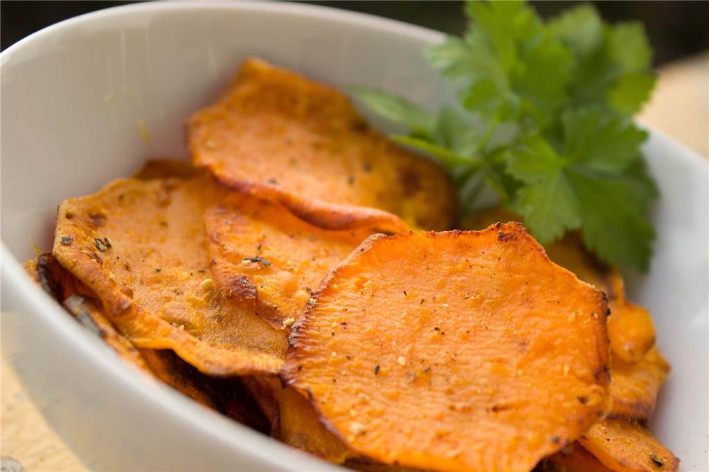 Abwechslung beim Grillen: 8 Sommersalate mit dem gewissen Pfiff Süßkartoffeln machen den klassischen Kartoffeln schon lange Konkurrenz.