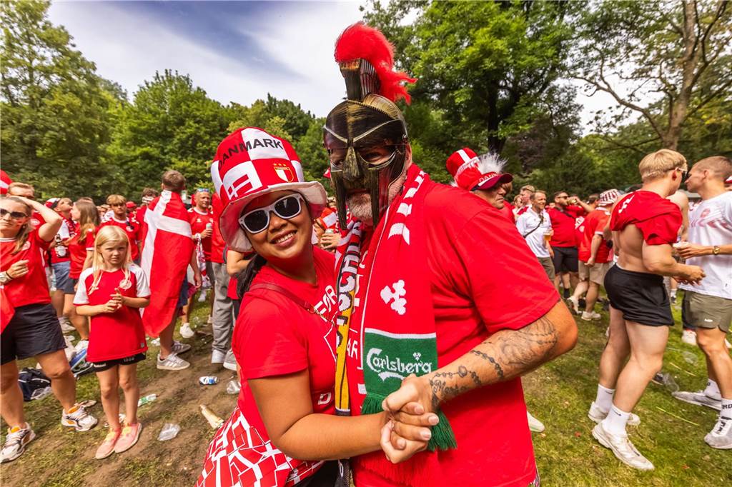 Super Stimmung bei den Dänemark-Fans in Dortmund vor dem Achtefinal-Spiel gegen Deutschland.