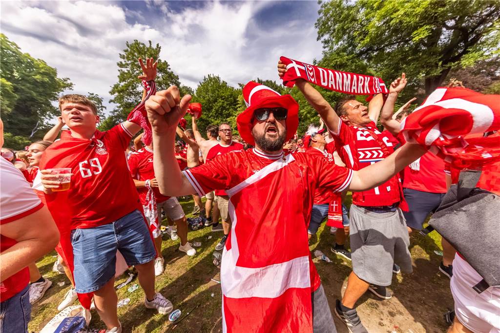 Super Stimmung bei den Dänemark-Fans in Dortmund vor dem Achtefinal-Spiel gegen Deutschland.