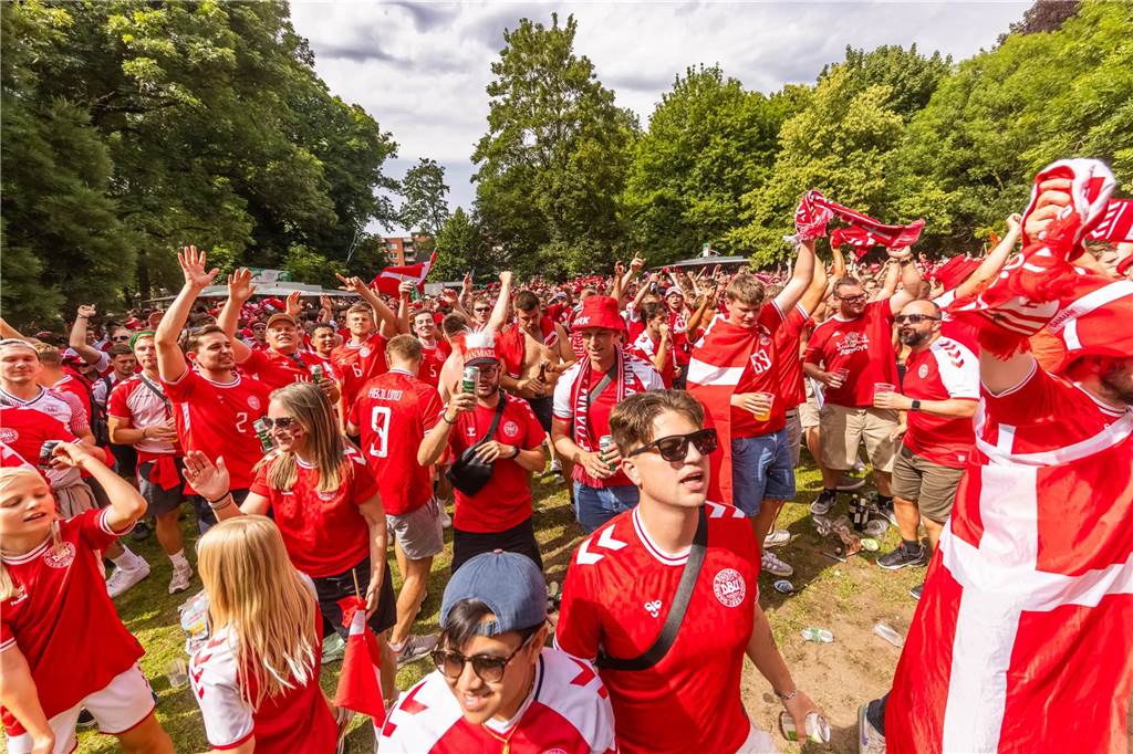 Super Stimmung bei den Dänemark-Fans in Dortmund vor dem Achtefinal-Spiel gegen Deutschland.
