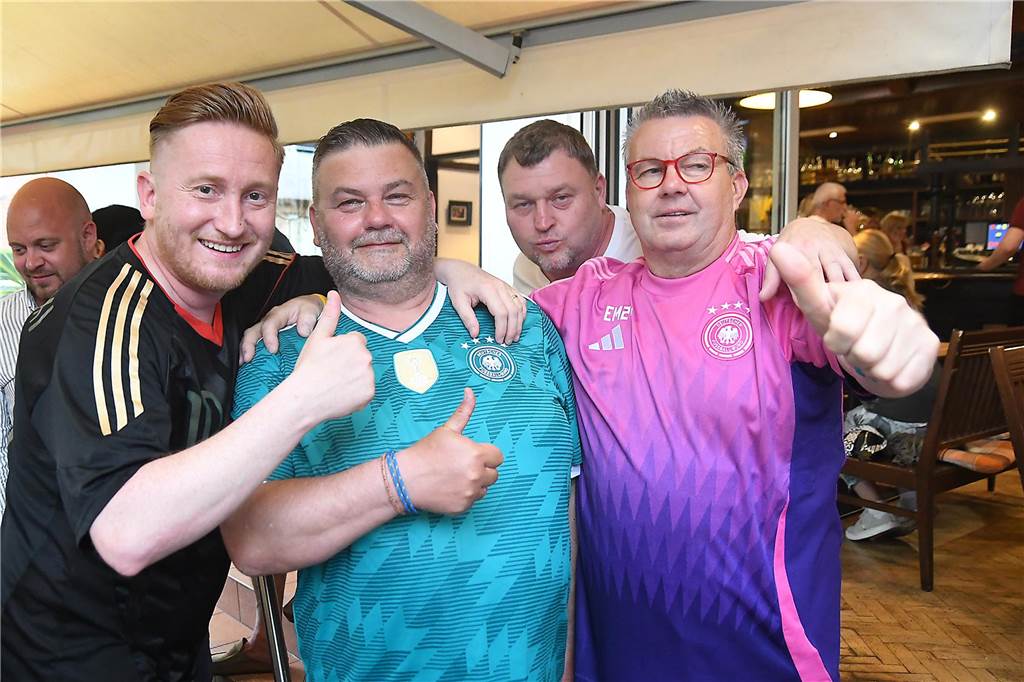 Super Stimmung herrschte draußen vor dem Brauhaus  Rütershoff beim Achtelfinalspiel der deutschen Mannschaft.