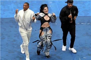 Superstar Will Smith trat mit Era Istrefi und Nicky Jam bei der Schlussfeier auf. Foto: Thanassis Stavrakis