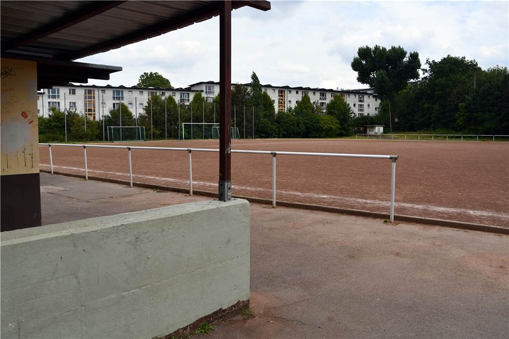 Ein Sportplatz, drei Spiele - und nur ein Schiedsrichter pfeift seine Partie an SuS Hörde, Phönix Hörde und Genclerbirligi Hörde spielen auf dem Platz am Schallacker.