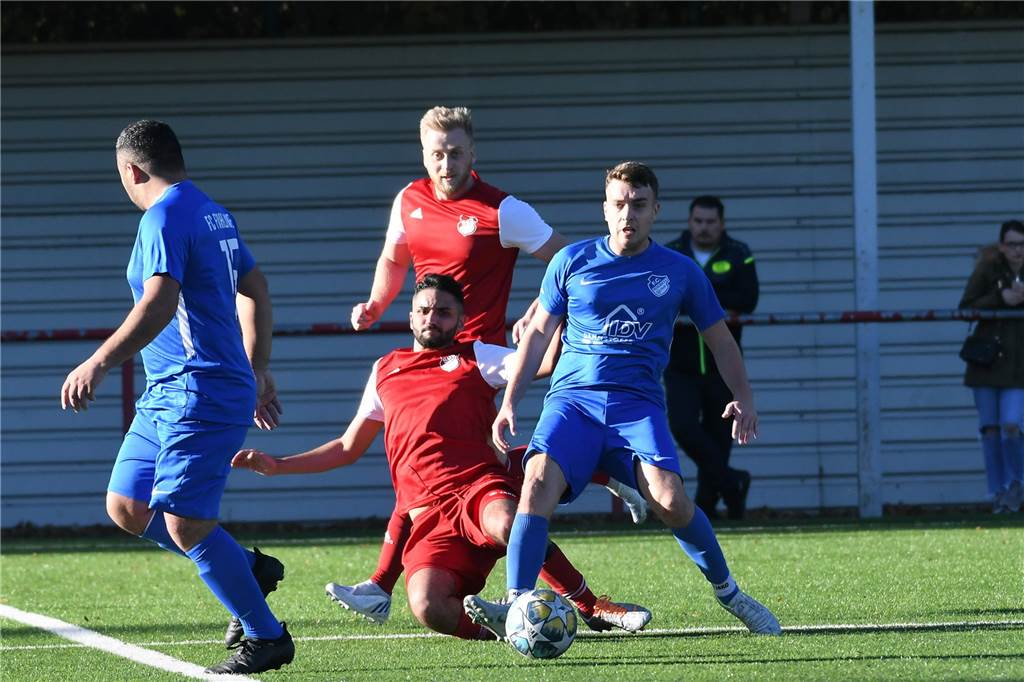 Fünf Spiele, fast 100 Fotos : Impressionen vom 14. Spieltag in Castrop-Rauxel SuS Merklinde II (rot) - FC Frohlinde II