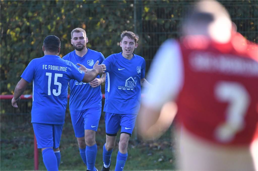 SuS Merklinde II (rot) - FC Frohlinde II (Torschütze der rechte blaue)