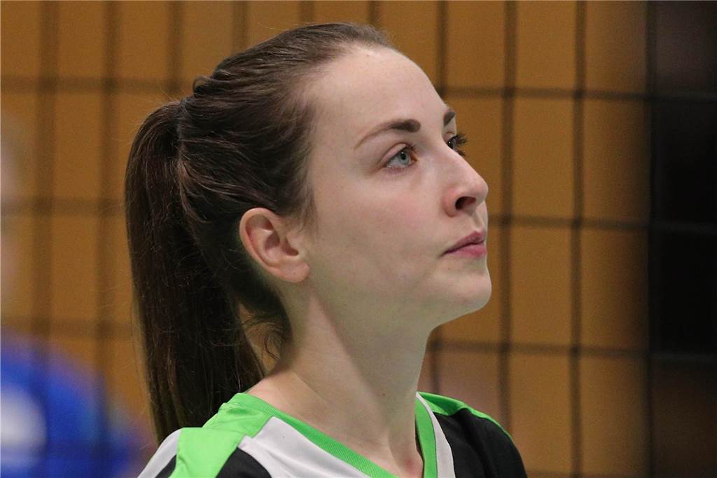Unerwartetes Top-Spiel für SuS Olfen: „Gespannt, ob wir mithalten können“ SuS Olfen Kapitänin Jana Köhler schaut nach oben.