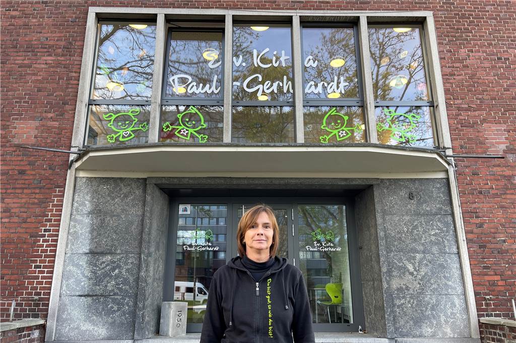 „Wer an der Ruhrallee wohnt, muss schmerzfrei sein“ Susanne Daum leitet die evangelische Kita Paul-Gerhard an der Ecke Ruhrallee/Markgrafenstraße und arbeitet seit 12 Jahren dort. Spürbar ruhiger sei es durch die Umstellung auf Tempo 30 nicht geworden, sagt sie.