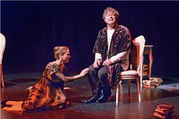 Susanne Hocke und Jürgen Larys in ihrer Inszenierung von „Die Marquise von O.“. Wann sie das nächste Mal auf der Hilpert-Studiobühne stehen können, steht noch nicht fest.