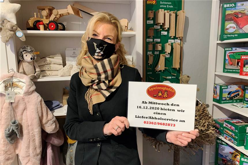 Dorstens Einzelhändler sind auf Zack - Verkauf geht weiter im Lockdown Susanne Wenzel, Inhaberin des Spielzeugladens an der Recklinghäuser Straße, kämpft auf allen Online-Kanälen um ihre Kunden.