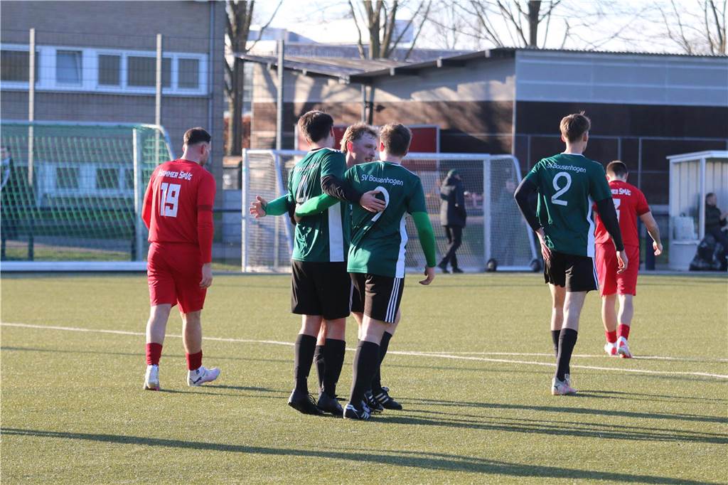 SV-Bausenhagen-Spieler jubeln.