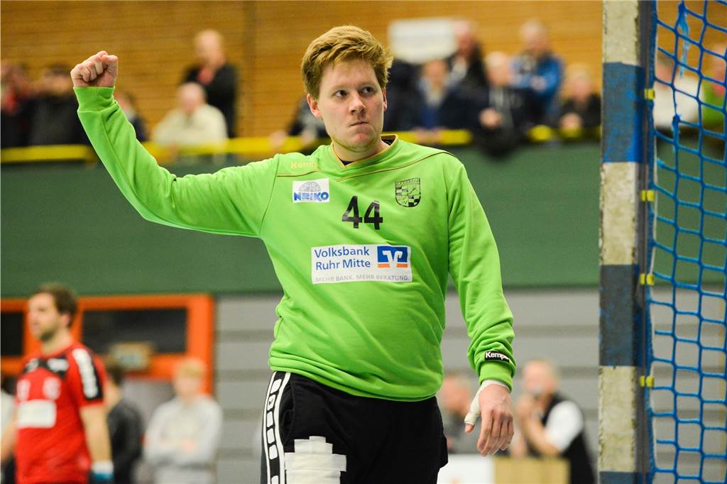 „Mehr als 2G Plus geht nicht“ - Handballvereine sehen Grenzen erreicht SV Westerholts spielender Co-Trainer Björn Otterbach würde eine Unterbrechung begrüßen.
