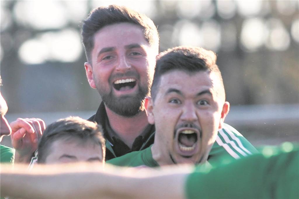 Kampf um die Krone in der Kreisliga B2: Aufstiegscoach Sven Berger sieht Chancen für Marler Klubs Levent Oral jubelt