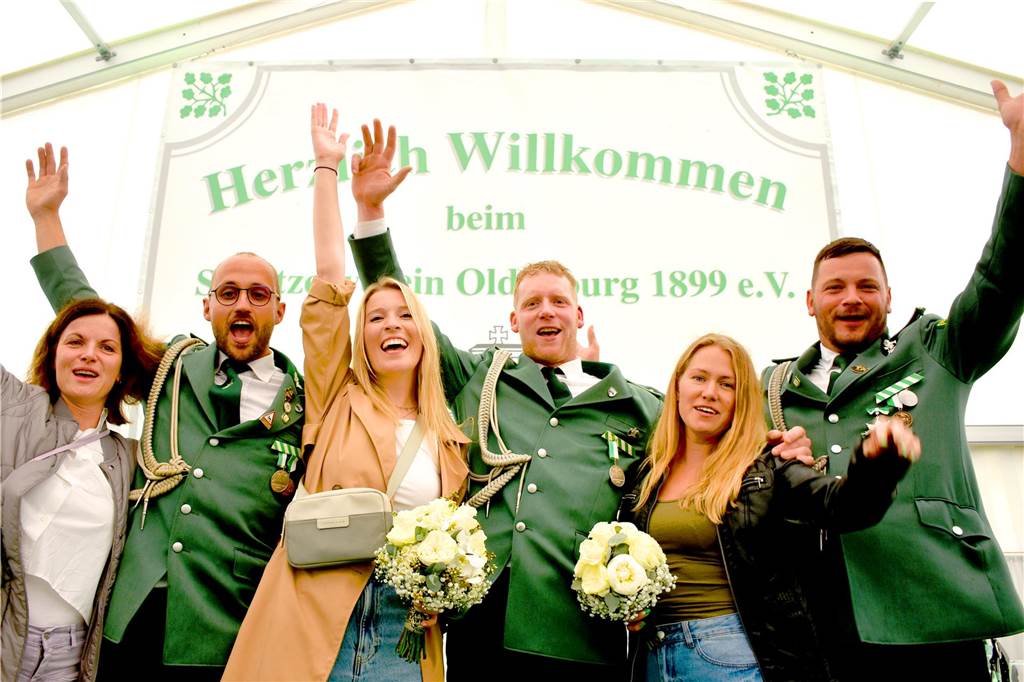 Oldenburg feiert neuen König: Sven Häming schießt Vogel in Rekordzeit ab Der neue Thron des Schützenvereins Oldenburg
