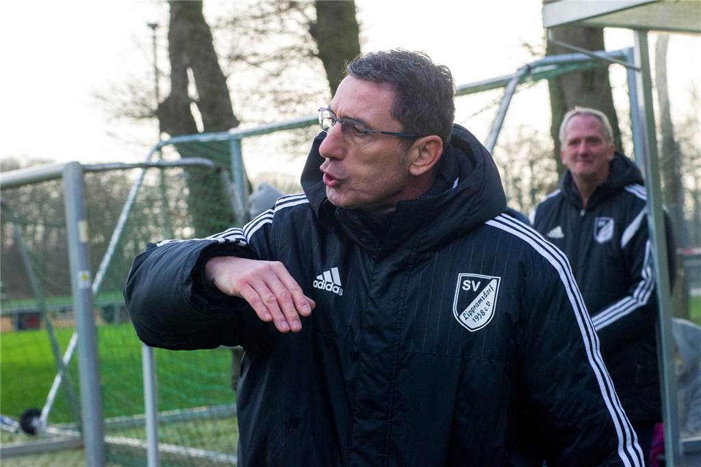 Mitten im Abstiegskampf: SV Lippramsdorf klärt Zukunft von Trainer Sven Kmetsch Sven Kmetsch trainiert den SV Lippramsdorf auch in der kommenden Saison.