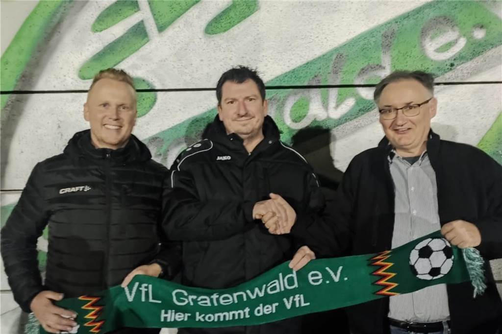 VfL Grafenwald schreibt den Aufstieg noch nicht ab: „Es darf gerne hoch hinaus gehen“ Sven Koutcky, Sebastian Stempel und Uwe Bromkamp