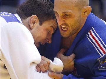 Sven Maresch (weiß) kämpft mit dem Franzosen Alain Schmitt in der Klasse bis 81 Kilogramm. Foto: Maxim Shipenkov