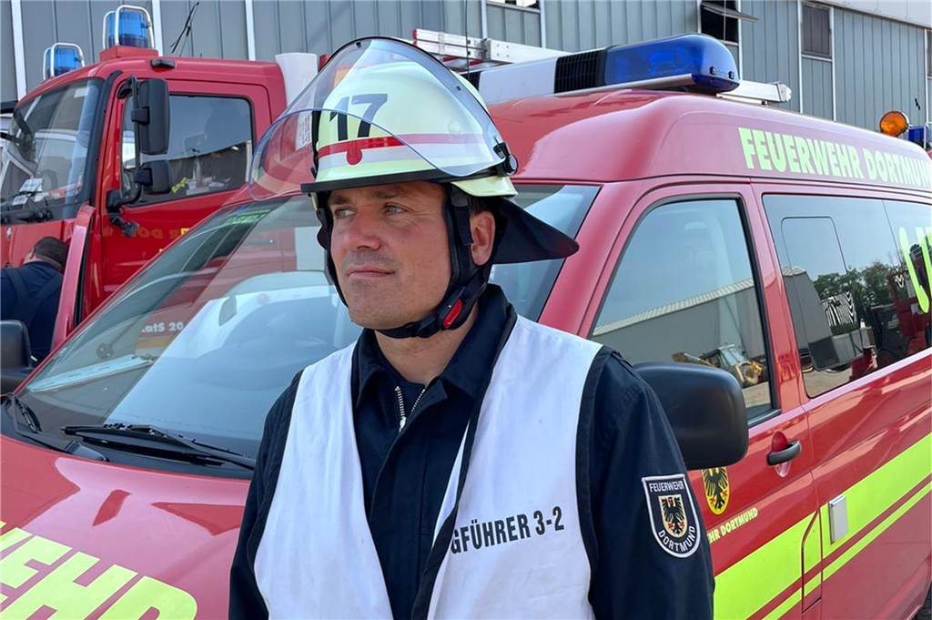 Dortmunder Feuerwehrmann hilft in der Eifel: „Das habe ich noch nicht erlebt“ Sven Stämmler (41) ist mit der Feuerwehr Dortmund im Katastrophengebiet in der Eifel eingesetzt.
