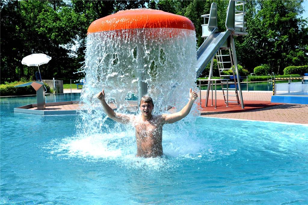 Bürgerfreibad: Wie es vor mehr als zehn Jahren zur Rettung vor dem Aus kam Sven Walter war der erste Freibadgast 2013, dem Jahr, in dem das Freibad gerettet wurde.