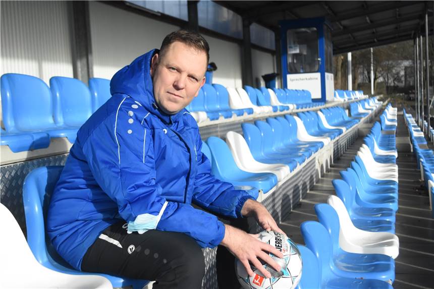 Sven Wiedemann ist beim VfL Kamen Betreuer der zweiten Mannschaft. Er lebt offen schwul und kämpft gegen Anfeindungen Homosexueller.