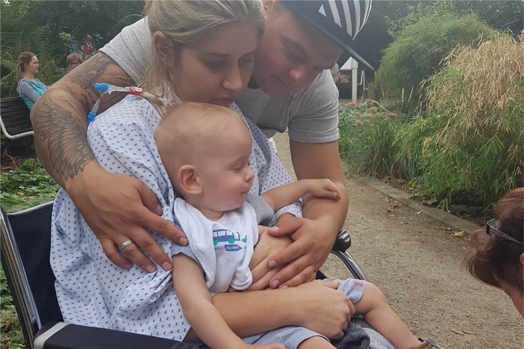 Nach Herzstillstand und Koma: Svenja Zigard (29) kämpft um die Rückkehr ins Leben Svenja Zigard sitzt im Rollstuhl, seit sie aus dem Koma erwacht ist. Den Alltag mit Söhnchen Luca (1) alleine bewältigen, kann sie momentan nicht.