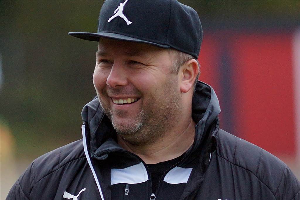 Zwei Jahre kein Amt, aber nie wirklich weg gewesen: Adrian Ruzok hat hohe Ziele mit dem SV Frömern SVF-Coach Adrian Ruzok geht in sein fünftes Trainerjahr.