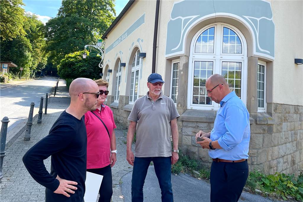 Hilferuf aus Syburg: „Es ist eine Schande, was mit diesem Ortsteil passiert“ Syburger Bürger diskutieren mit Bezirksbürgermeister Michael Depenbrock.