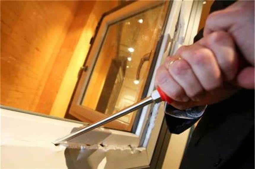 Zufällig vor Ort: Polizisten stoppen Einbrecher in Dortmunder Nordstadt (Symbolbild) Am Sonntagmittag (24.4.) stellte die Polizei Dortmund einen Einbrecher in der Nordstadt, der zuvor in einem Hotel unterwegs war.