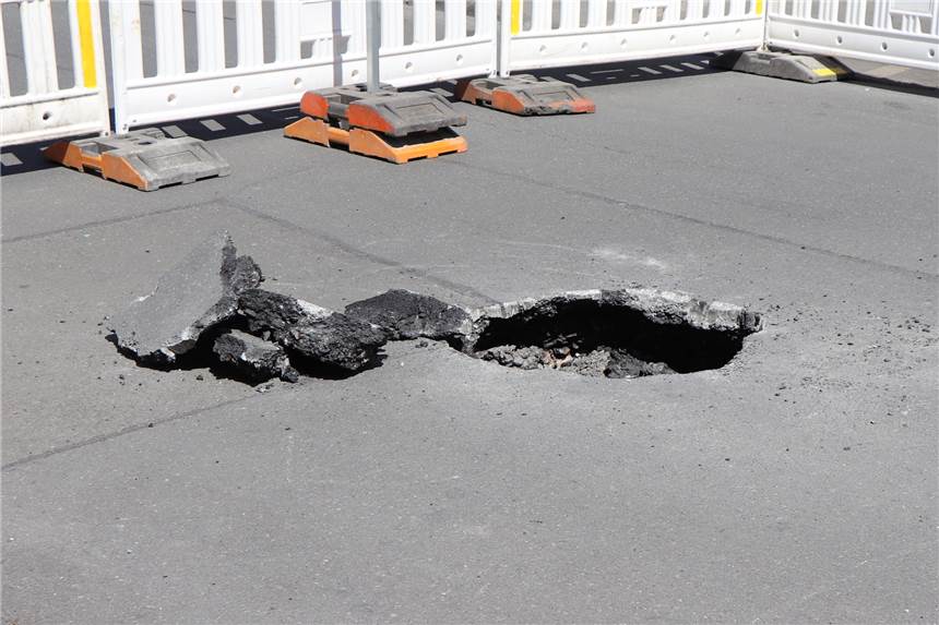 Tagesbruch in Dortmund: Straße bis auf weiteres gesperrt Symbolbild: Immer wieder kommt es in Städten wie Dortmund, die vom Bergbau geprägt wurden, zu Tagesbrüchen.