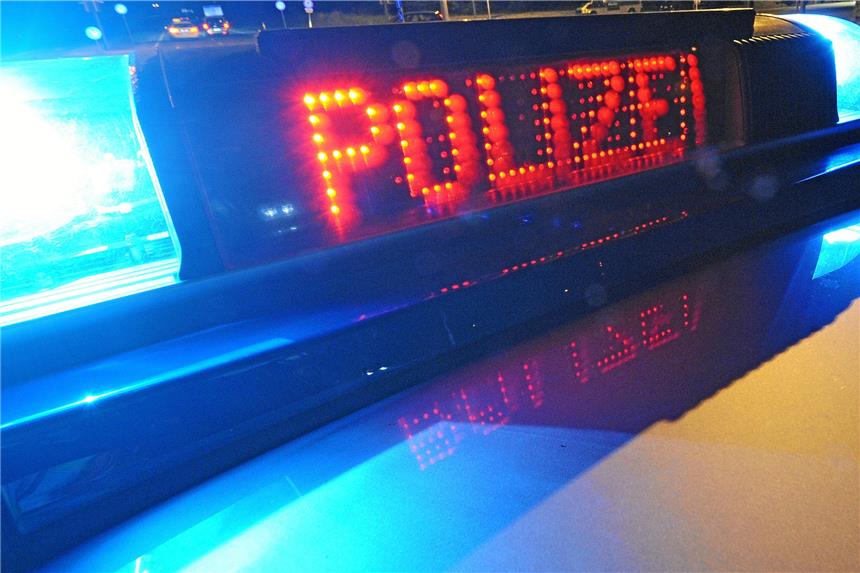 Zwei maskierte Täter sprengen Geldautomaten und flüchten Symbolbild Polizei.