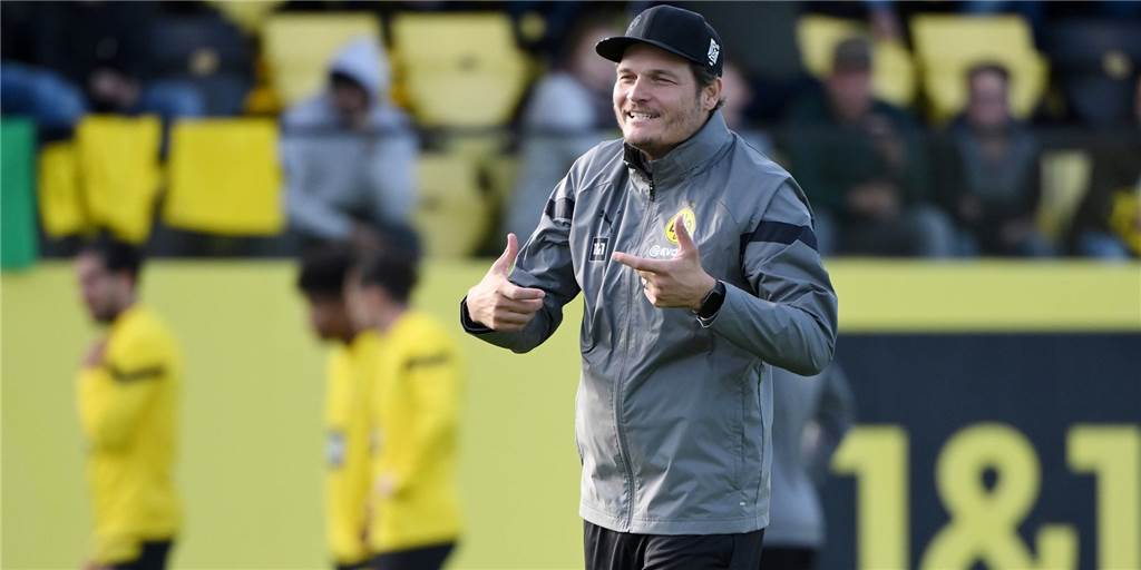 BVB ohne Marco Reus: Was Terzic zu einer Systemumstellung bewegen könnte Edin Terzic gibt im Training Anweisungen.
