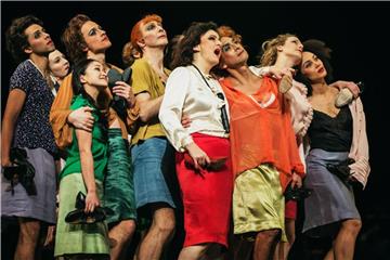 Szene aus dem Brecht/Weill-Abends von Pina Bausch. Foto: Franziska Strauss